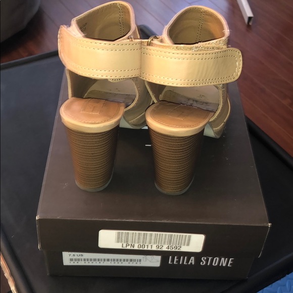 Beige shoes , heels - Picture 2 of 7